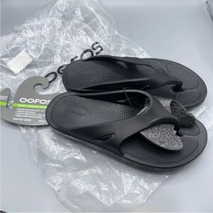 OOFOS OORIGINAL RECOVERY SANDAL MEN 9/ WOMEN 11 -Style 1000 BLACK - BLACK